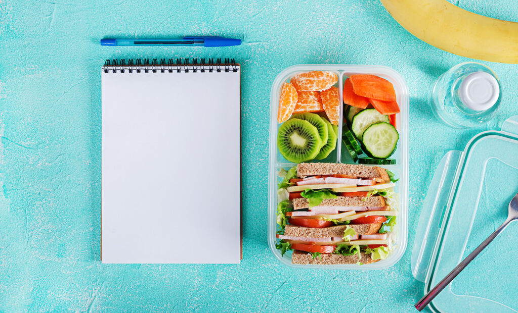 Should You Put Notes in Your Kids' School Lunch